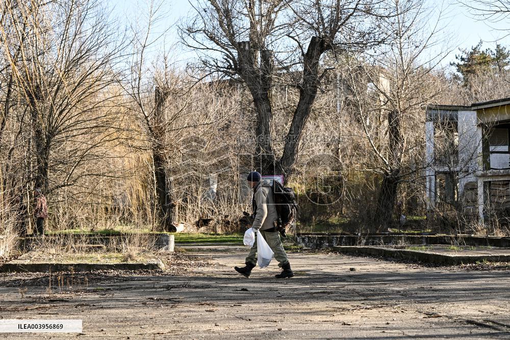 Litter picking on Khortytsia Island in Zaporizhzhia