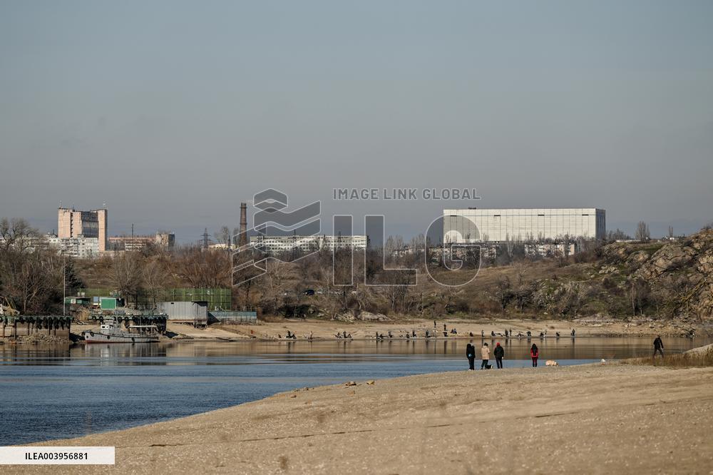 Litter picking on Khortytsia Island in Zaporizhzhia