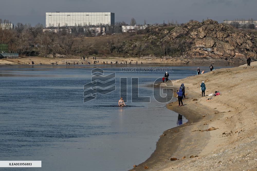 Litter picking on Khortytsia Island in Zaporizhzhia