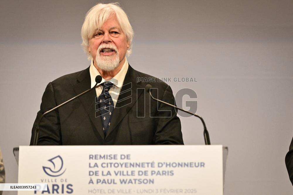 Anne Hidalgo bestows honorary citizenship on Paul Watson in Paris - FA