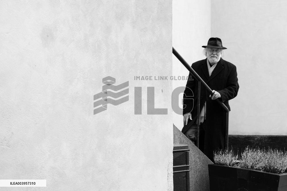 LASZLO KRASZNAHORKAI