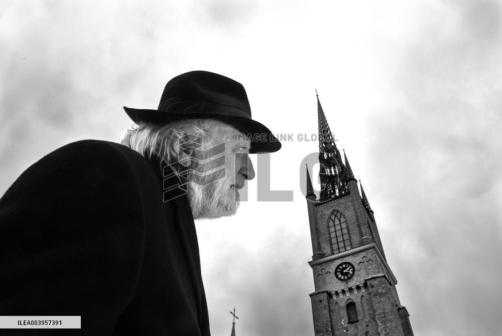 LASZLO KRASZNAHORKAI