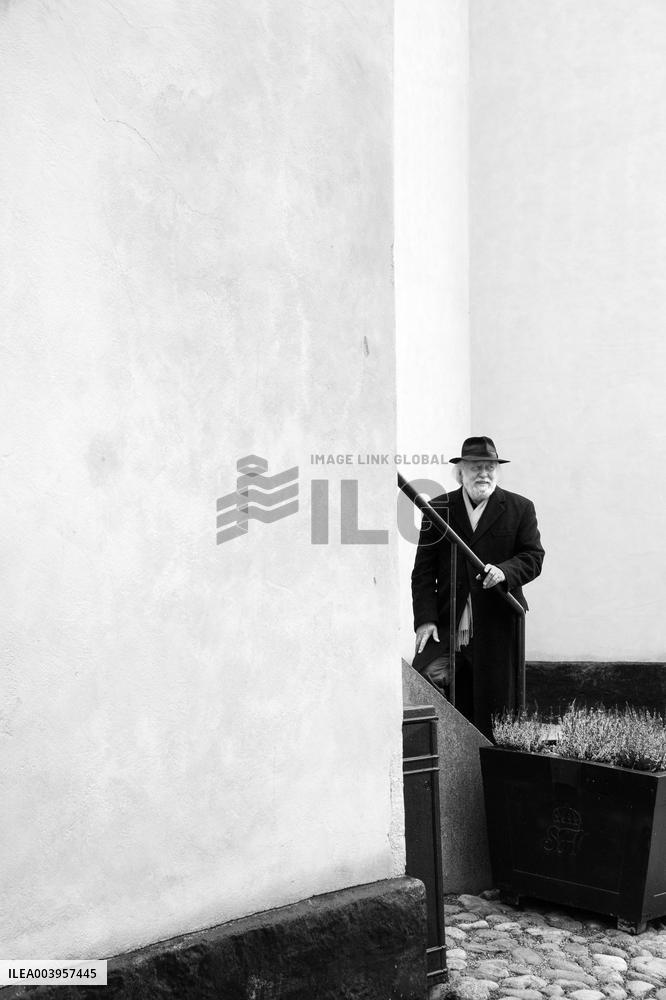 LASZLO KRASZNAHORKAI