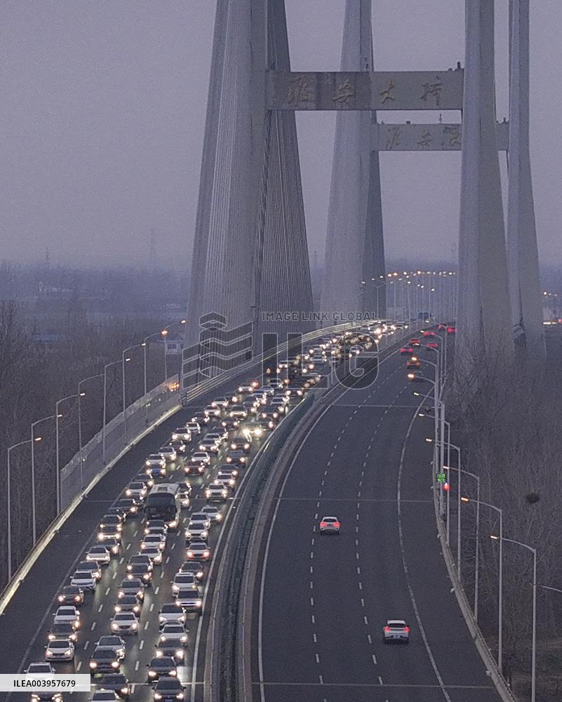 Highway Traffic Return Peak