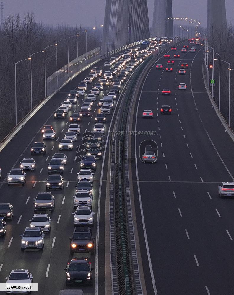 Highway Traffic Return Peak