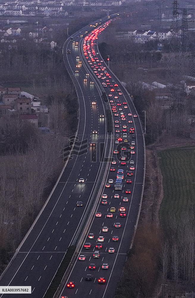 Highway Traffic Return Peak