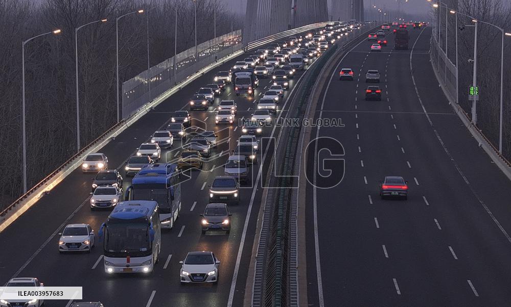 Highway Traffic Return Peak