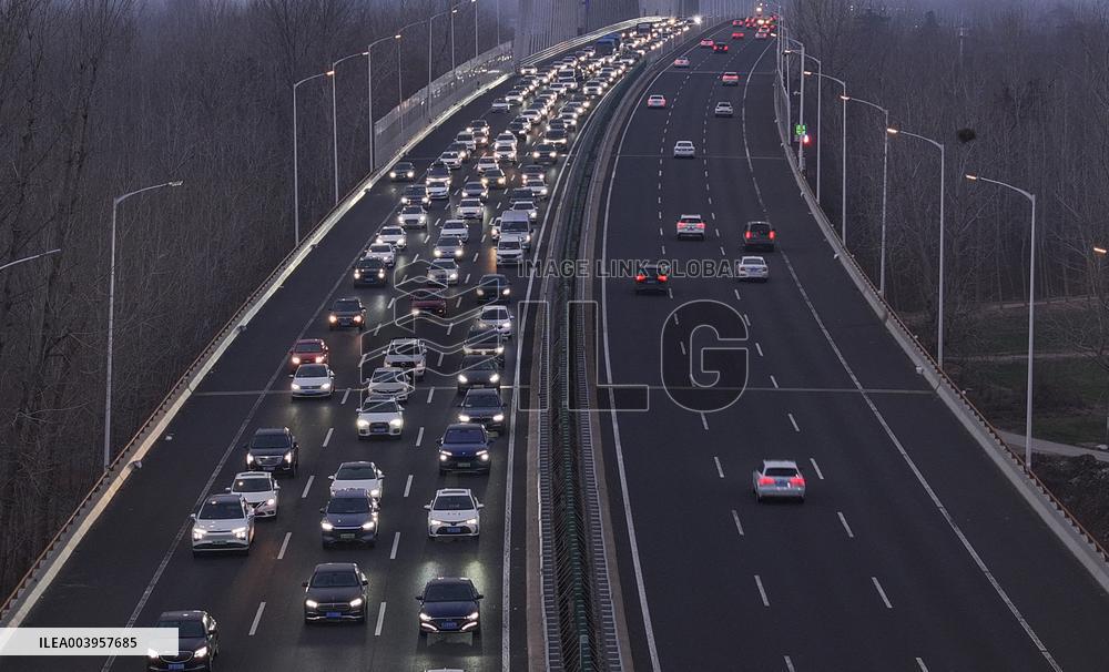 Highway Traffic Return Peak
