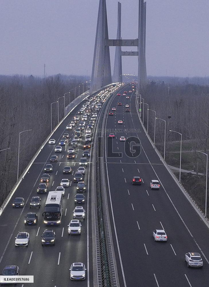 Highway Traffic Return Peak