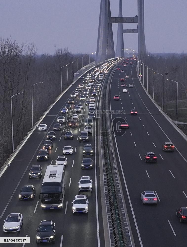 Highway Traffic Return Peak
