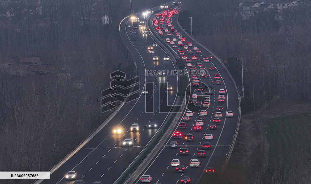 Highway Traffic Return Peak