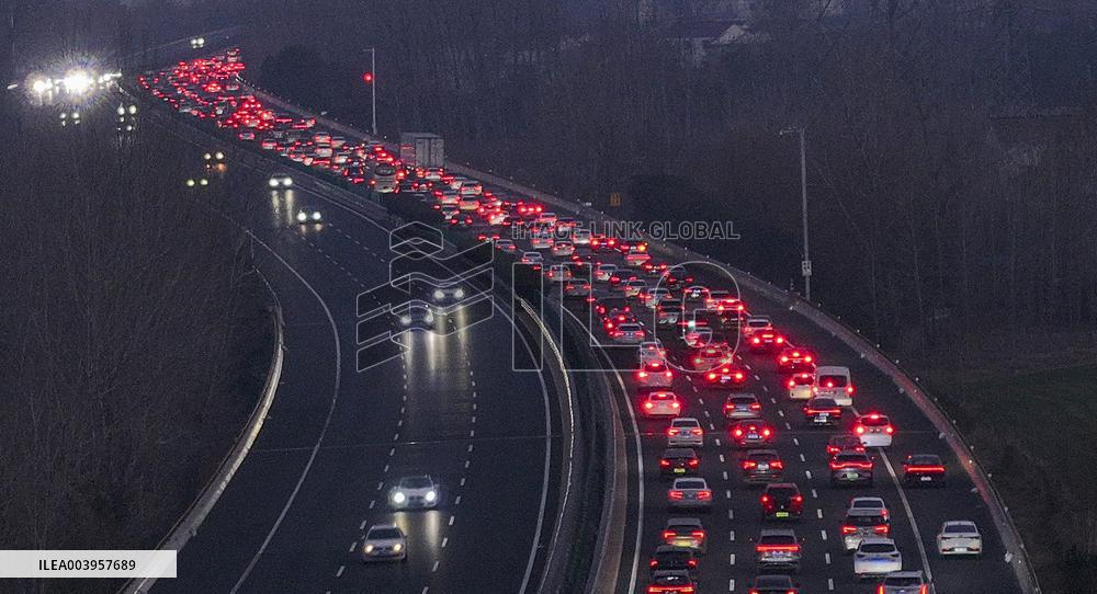 Highway Traffic Return Peak