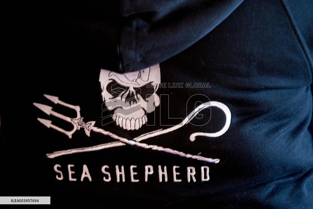 Anne Hidalgo bestows honorary citizenship on Paul Watson - Paris