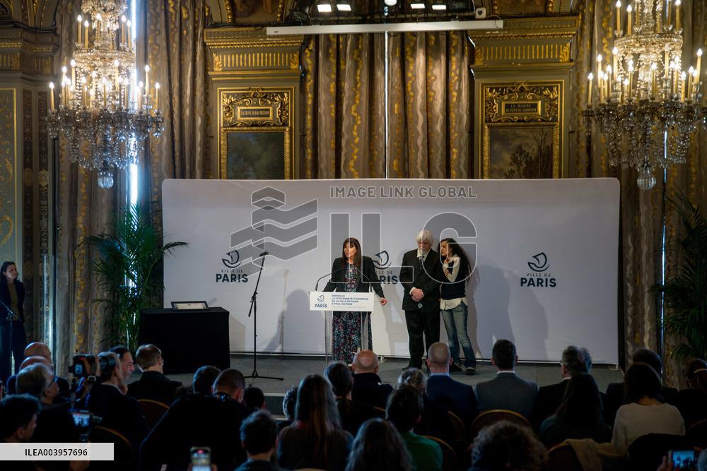 Anne Hidalgo bestows honorary citizenship on Paul Watson - Paris