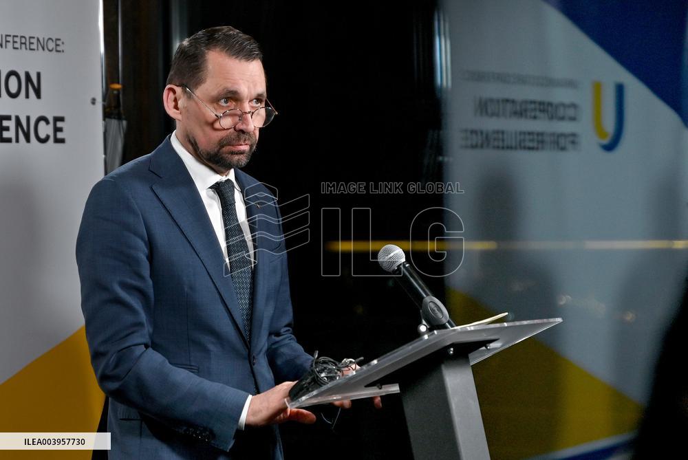 Briefing of Mykola Tochytskyi, Ingrida Veliute and Ernesto Urtasun Domenech in Uzhhorod