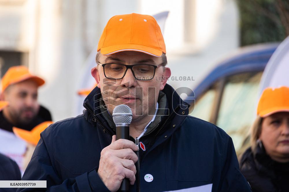 Mobilization Of Tobacconists In Paris