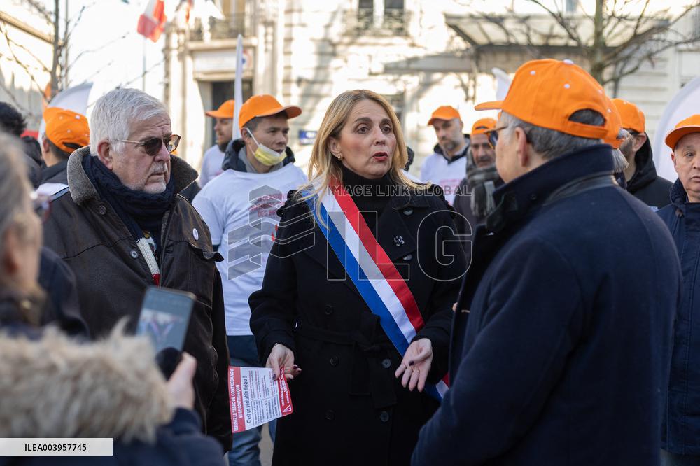 Mobilization Of Tobacconists In Paris