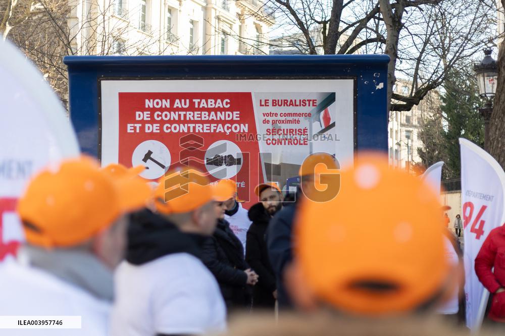 Mobilization Of Tobacconists In Paris