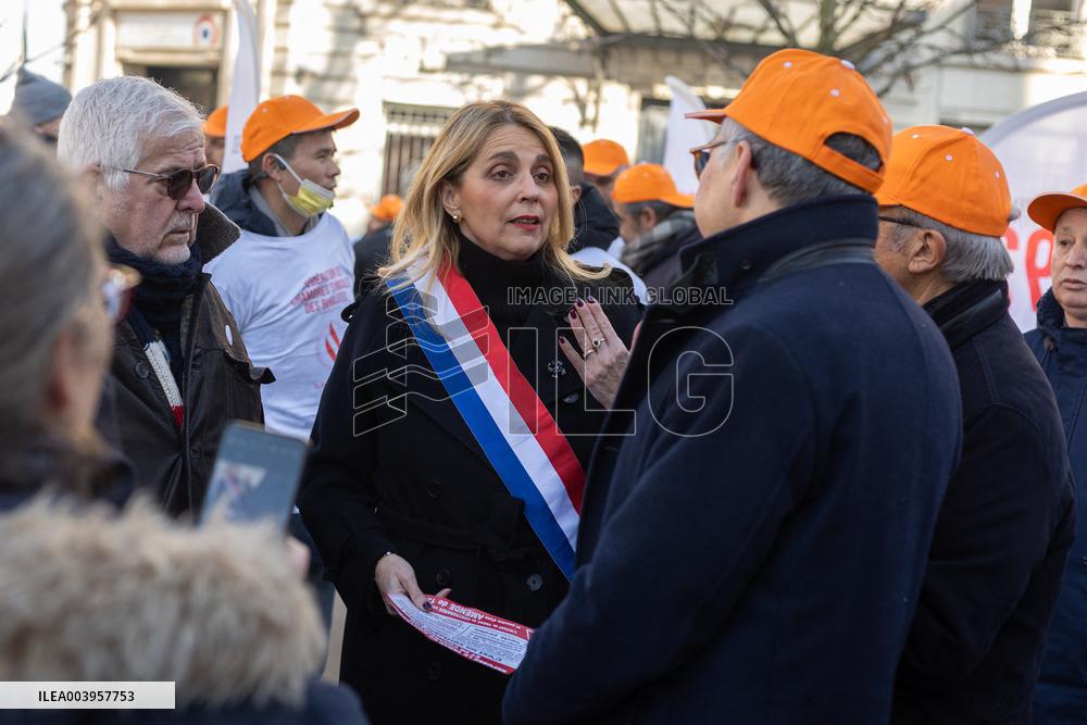 Mobilization Of Tobacconists In Paris