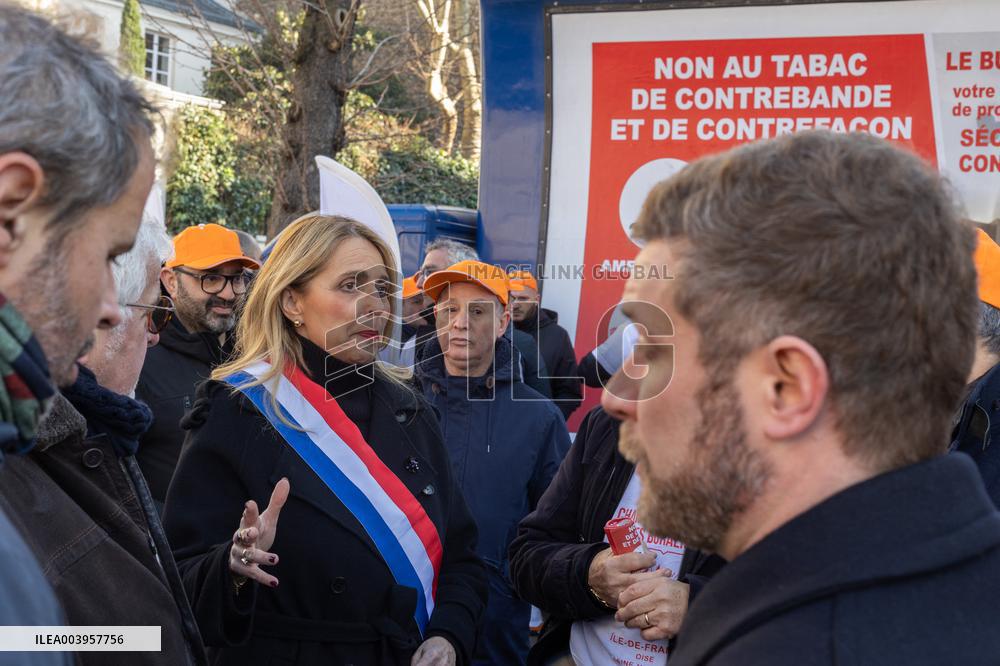 Mobilization Of Tobacconists In Paris