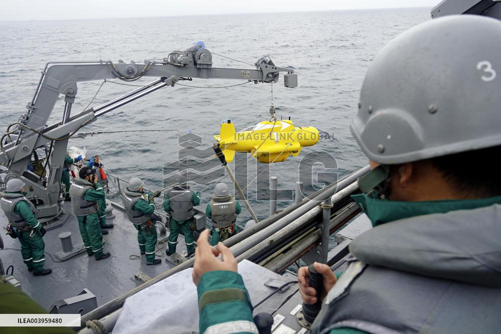 Underwater mine removal drill