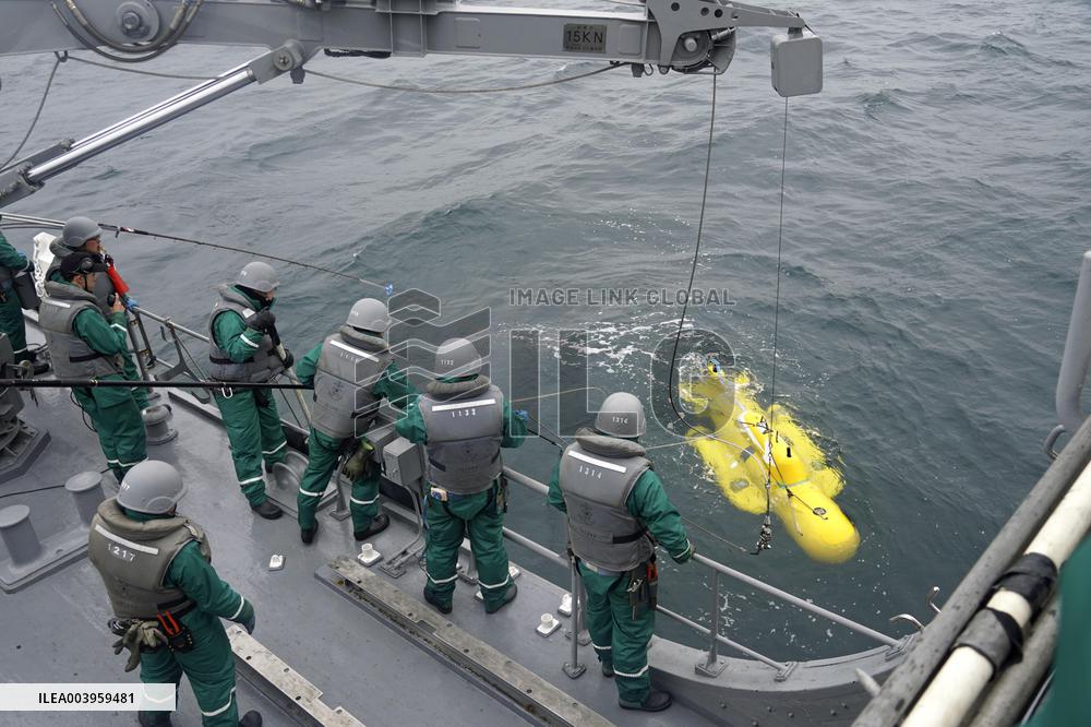 Underwater mine removal drill