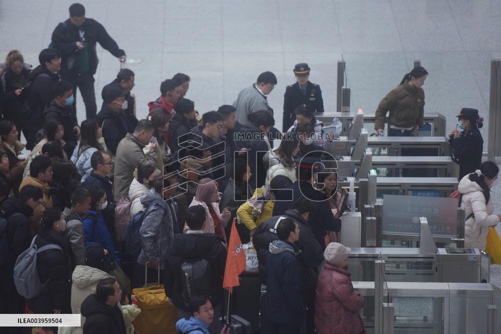 The Spring Festival Holiday Coming To End