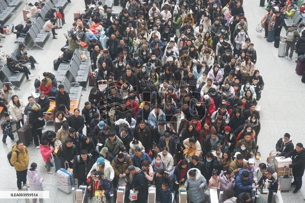 The Spring Festival Holiday Coming To End