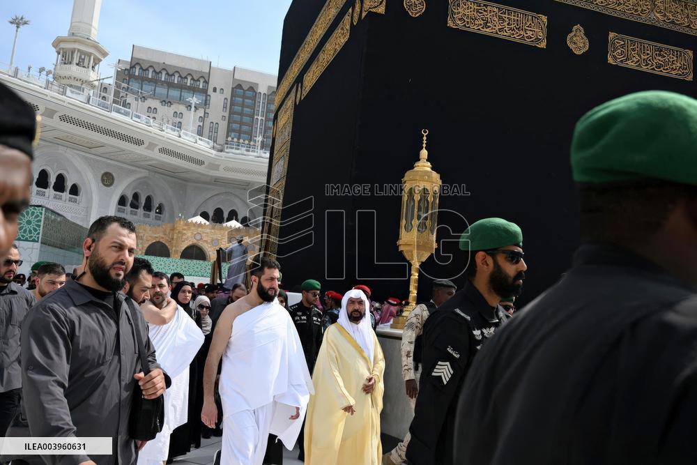 Syrian President Al Sharaa Performs Umrah - Mecca