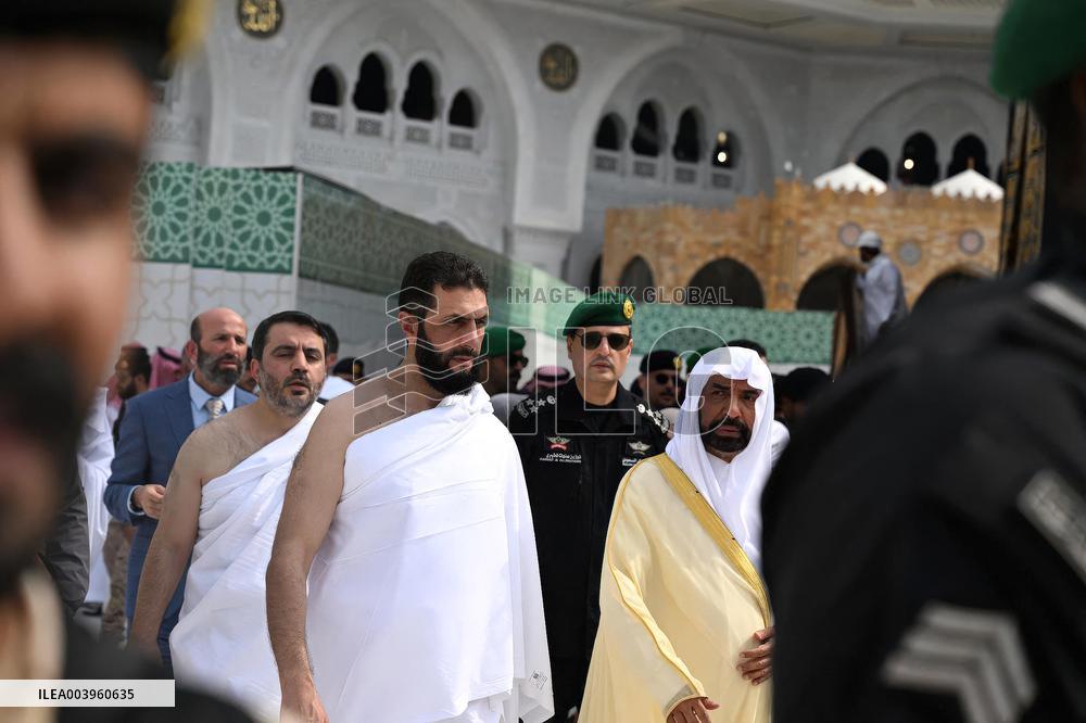 Syrian President Al Sharaa Performs Umrah - Mecca