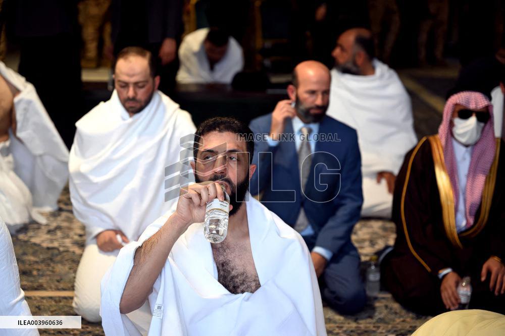 Syrian President Al Sharaa Performs Umrah - Mecca