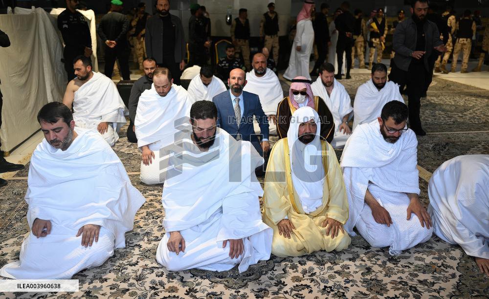 Syrian President Al Sharaa Performs Umrah - Mecca