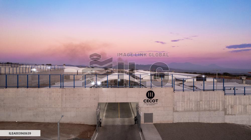 El Salvador Agrees to House Violent US Criminals and Deportees