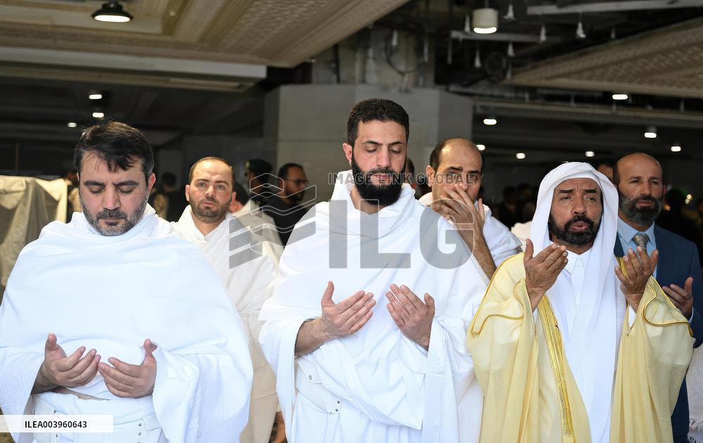 Syrian President Al Sharaa Performs Umrah - Mecca