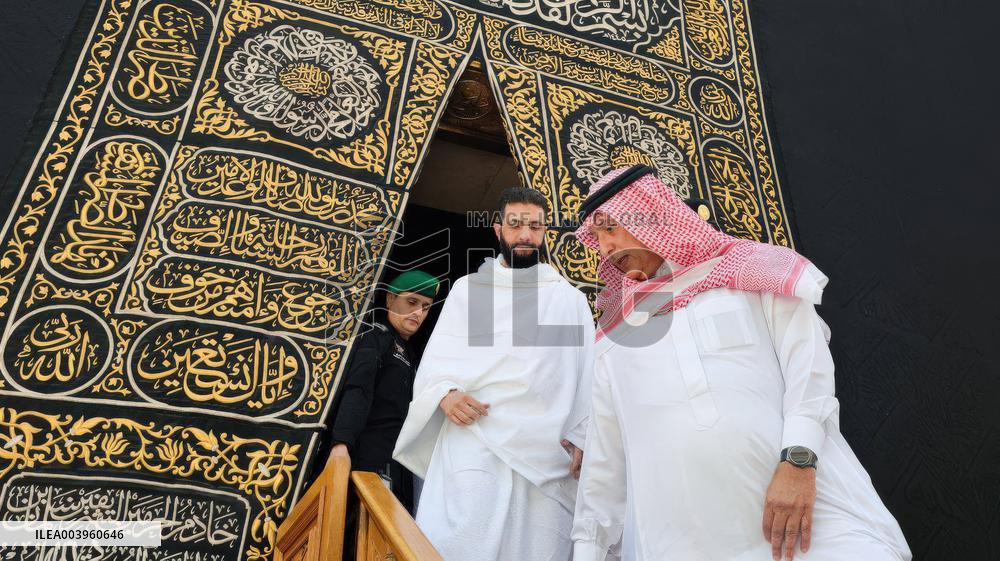 Syrian President Al Sharaa Performs Umrah - Mecca