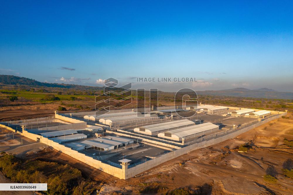 El Salvador Agrees to House Violent US Criminals and Deportees