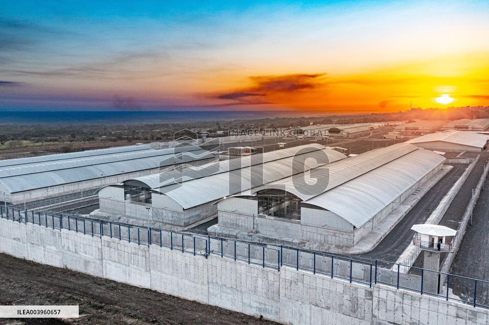 El Salvador Agrees to House Violent US Criminals and Deportees