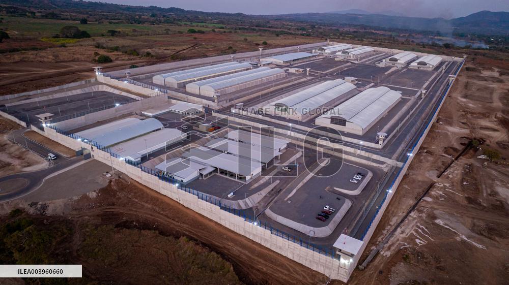 El Salvador Agrees to House Violent US Criminals and Deportees