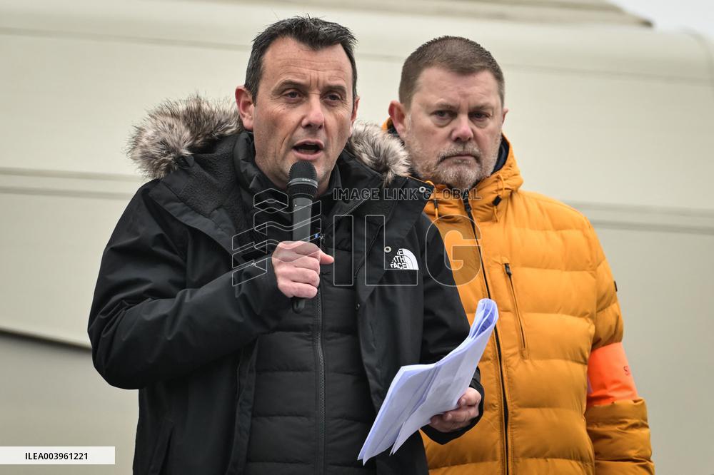 Police demonstration in Paris - FA