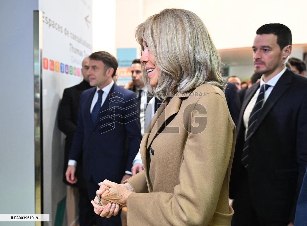 French President visits the Paris-Saclay Cancer Cluster and Institut Gustave Roussy sites