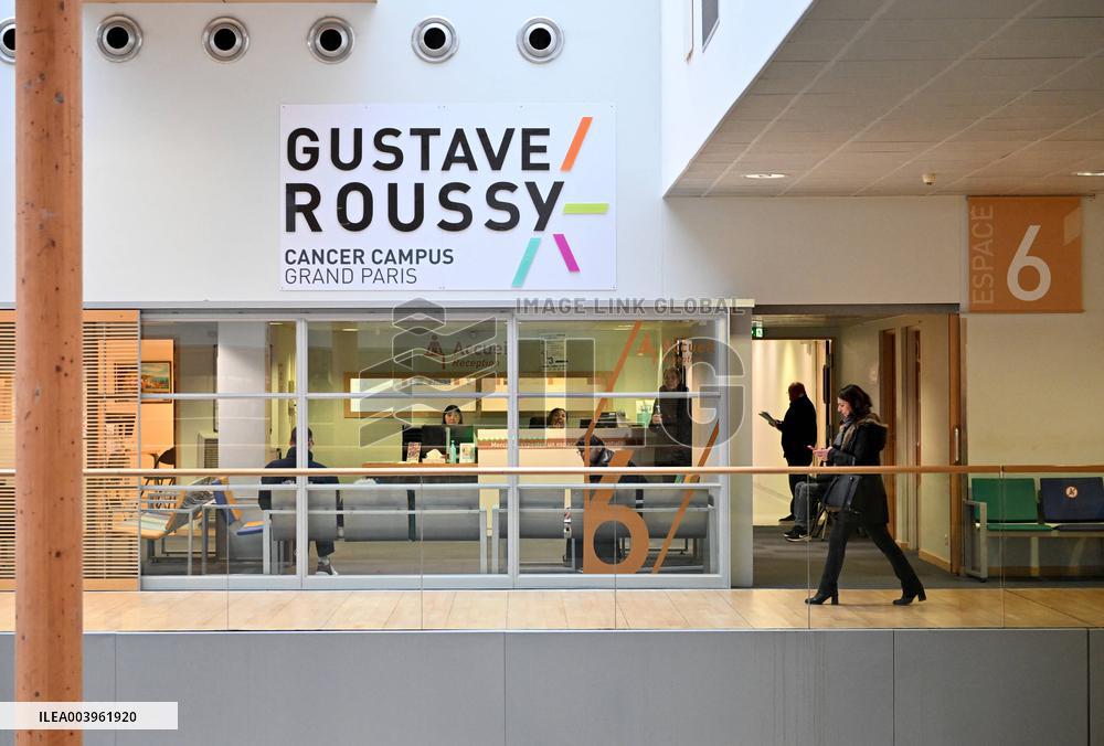 French President visits the Paris-Saclay Cancer Cluster and Institut Gustave Roussy sites