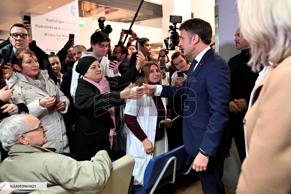 French President visits the Paris-Saclay Cancer Cluster and Institut Gustave Roussy sites