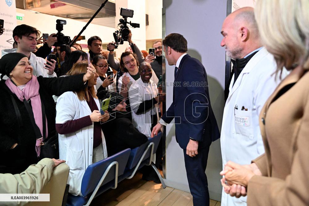 French President visits the Paris-Saclay Cancer Cluster and Institut Gustave Roussy sites