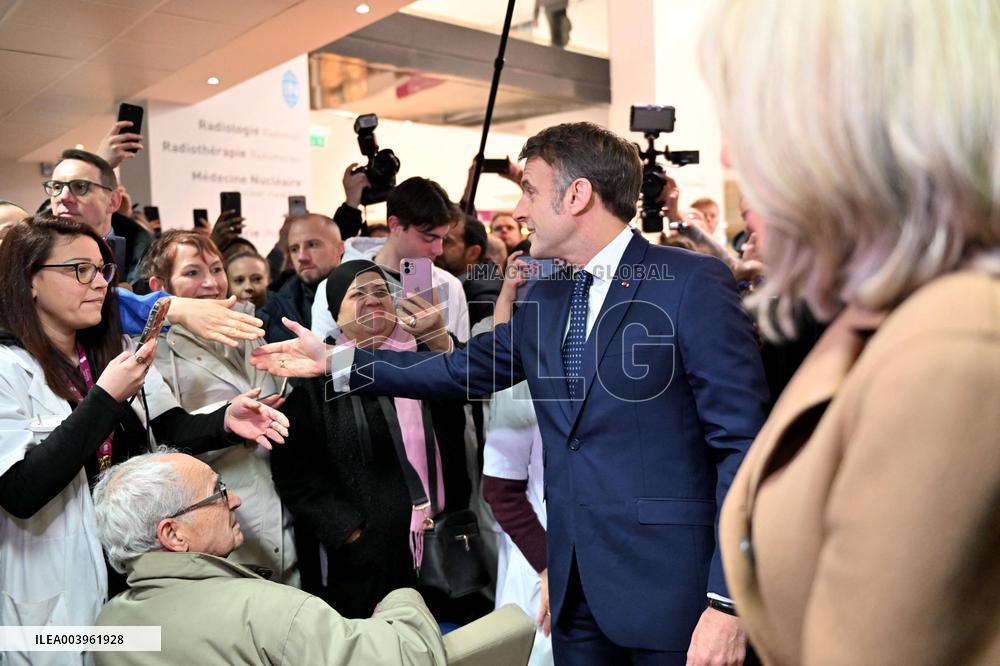 French President visits the Paris-Saclay Cancer Cluster and Institut Gustave Roussy sites