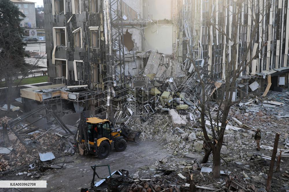 Russian ballistic missile strike on Izium in Kharkiv region