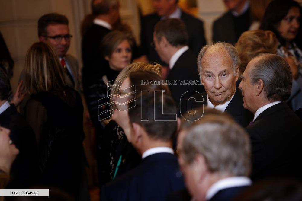 President Hollande Awards US Ambassador Jane Hartley - Paris
