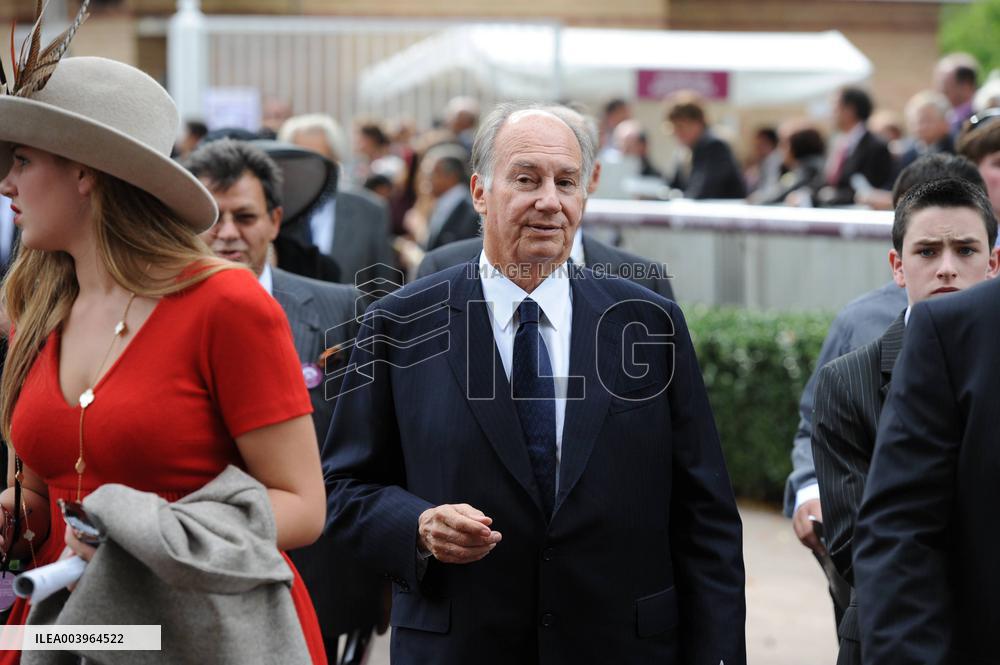 Celebs at Arc De Triomphe horse race - Paris