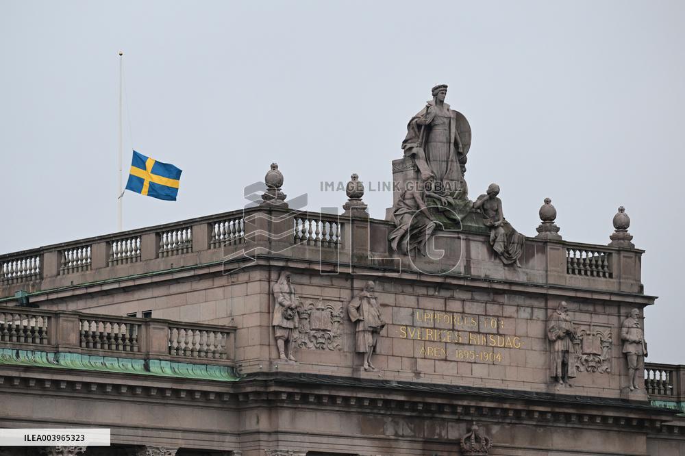 HALF MAST SWEDEN