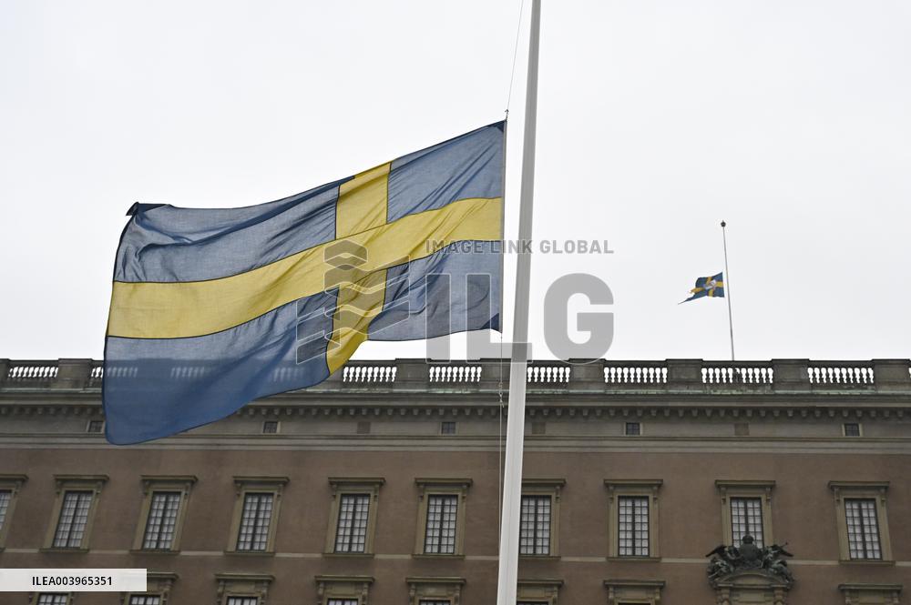 HALF MAST SWEDEN