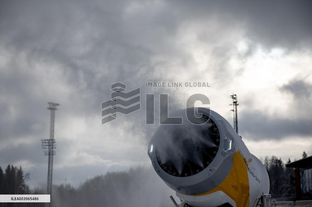 Making artificial snow